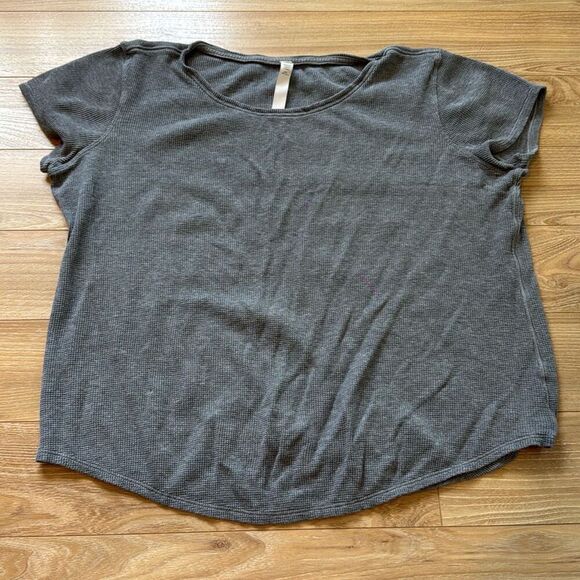 Lululemon Women’s Size 10 Gray Waffle Knit Short Sleeve Tee Shirt Workout Top - Picture 1 of 5